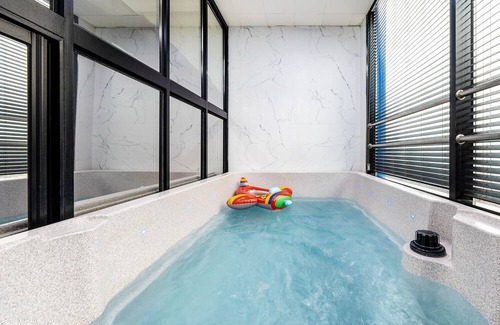 Oeseo House | Gapyeong Mountain Dog Pool Villa