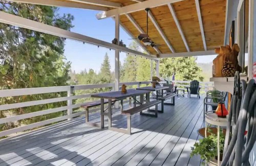 Bass Lake Cabin | Franklins amazing lake view cabin with boat slip & private Marina