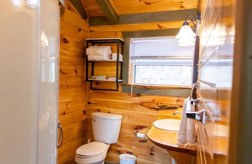 Stanton Cabin | Suspended SkyView Cabin Near RRG