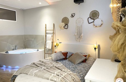 Downtown Le Havre Apartment | The Pearl - Jacuzzi SPA - Giant Screen - Parking