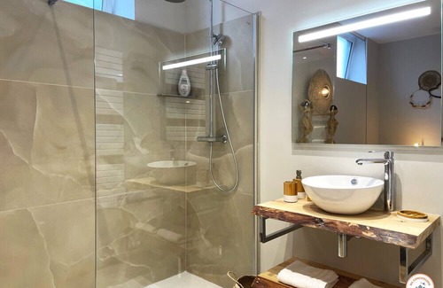 Downtown Le Havre Apartment | The Pearl - Jacuzzi SPA - Giant Screen - Parking