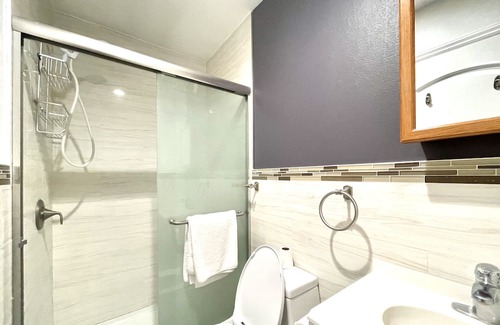 Westminster House | A peaceful private room, perfect for vacation and traveling. Located near Disney