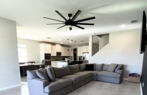 Zephyrhills House | Enough bathrooms for everyone. Home in a central location!