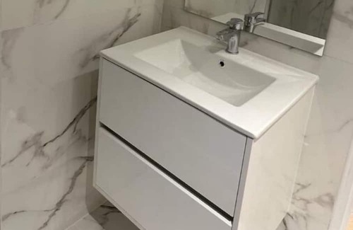 Charenton-le-Pont Apartment | Deux Pièces Avec Extérieure en Plein Centre Ville