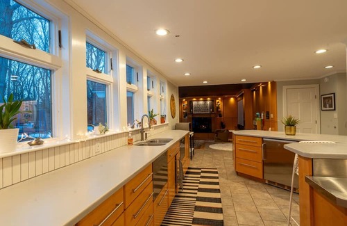 South Portland House | Spacious Home with Private Pool - Ideal for Family Getaways and Extended Stays