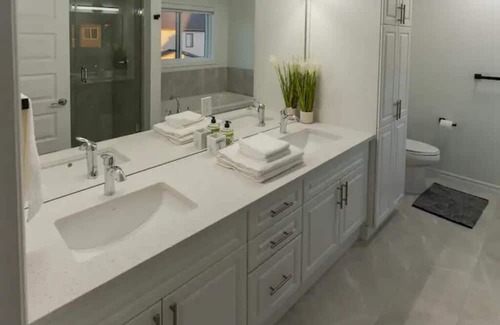 London House | Spacious Dream Home for You and Yours