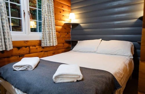 Bronaber Cabin | Rural 3 Bed Log Cabin Getaway in Sunny Mid Wales
