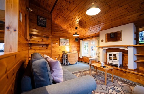 Bronaber Cabin | Charming 2 Bed Cozy Log Cabin Retreat in Snowdonia