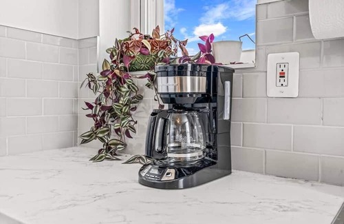 South Philadelphia West Apartment | Bi-level Apartment w/ South Philly Rooftop