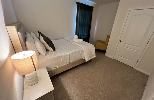 Sanford Bed & Breakfast | Cozy private room with Lake view