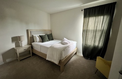 Sanford Bed & Breakfast | Cozy private room with Lake view
