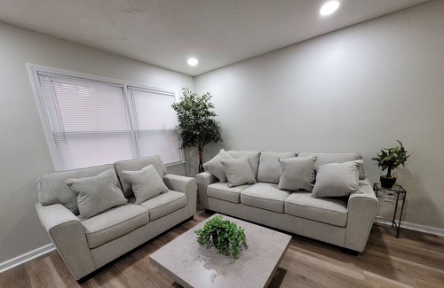 Greenville House | Newly Renovated Townhouse