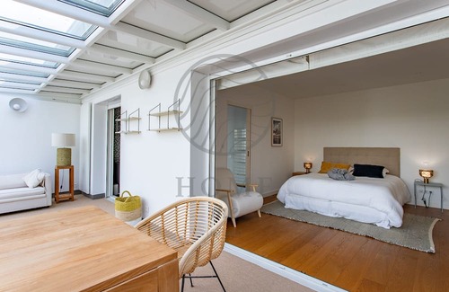 Le Canon Villa | Architect-designed villa for 13 people with pool, at the village of Le Canon