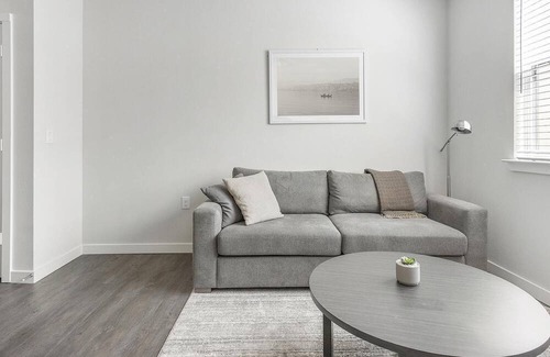 Spring Branch East Apartment | Modern Apartment in Prime Location (ID1403X428)