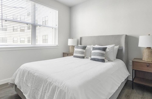 Spring Branch East Apartment | Modern Apartment in Prime Location (ID1403X428)