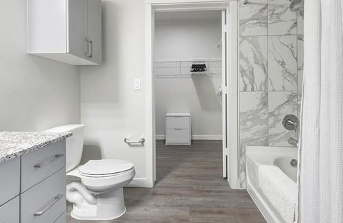 Spring Branch East Apartment | Modern Apartment in Prime Location (ID1403X428)