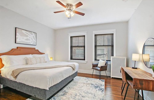 Hyde Park Apartment | Roomy & Inviting 3BR Apt in Chicago
