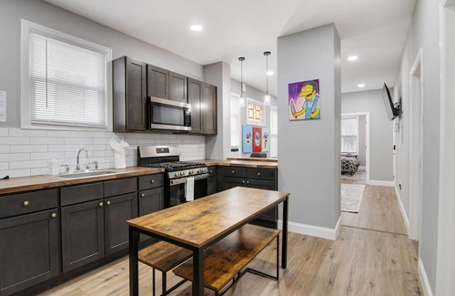 Elizabeth Apartment | Stylish and Modern 3BED Apt in Elizabeth /30min to Manhattan/Free street Parking