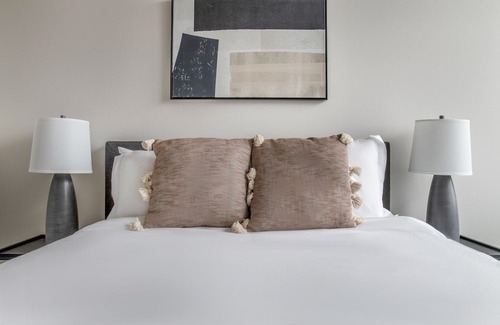 Logan Square Apartment | Amazing Logan Square 1BR w/ Pool, Lounge & Gym nr L, by Blueground