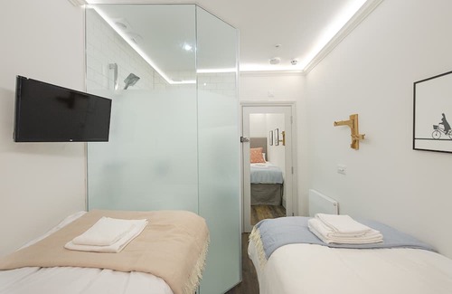 Campden Apartment | Twin bed Kensington Studio, 5mins to Kensington Palace & 10mins to Portobello Rd