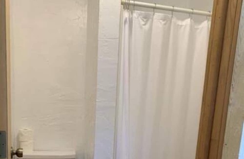 Dubois Cabin | Unit room 17