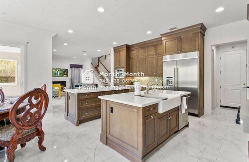 Lake Forest House | Stunning Retreat on Swift #41745