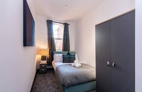 Hartlepool Apartment | Victoria Apartment 3: Contractor's Choice 3BR in Hartlepool