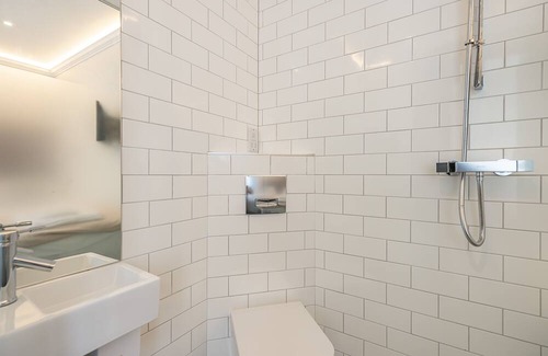 Campden Apartment | Twin bed Kensington Studio, 5mins to Kensington Palace & 10mins to Portobello Rd