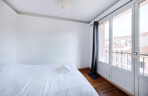 Saint Michel - Mairie Apartment | Apartment-Private Bathroom