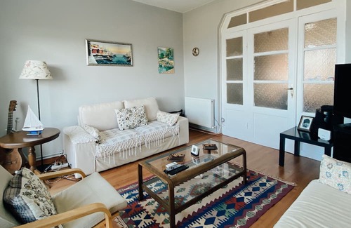 Adalar Apartment | Cozy Sea View Apartment in Burgazada