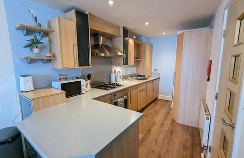 The Westside Apartment | Brindley Apt - Free Allocated Parking!