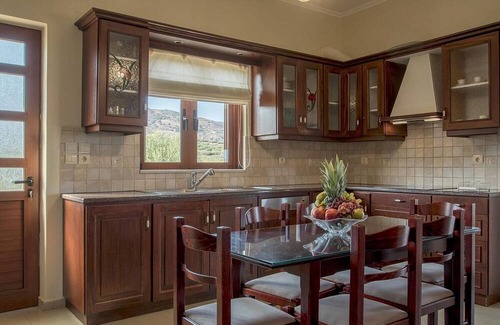 Galouvas Villa | Attractive Countryside Villa, A/C, Private Pool, Sea & Mountain Views - Close to Kissamos & Beaches!