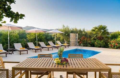 Galouvas Villa | Attractive Countryside Villa, A/C, Private Pool, Sea & Mountain Views - Close to Kissamos & Beaches!
