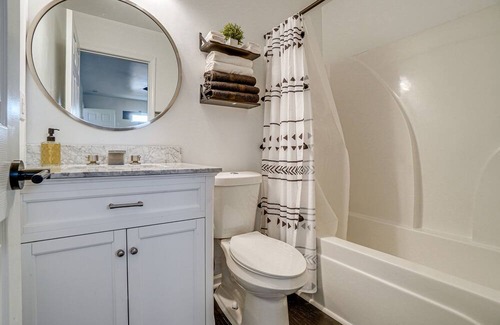 Nashville House | Charming Townhome - 8 Mi to Downtown Nashville!