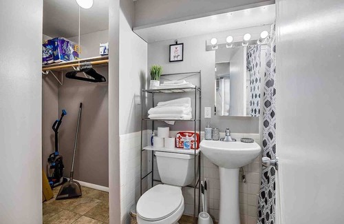 Aurora Apartment | This apartment is a 1 bedroom(s), 1 bathrooms, located in Aurora, IL.