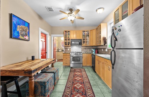 Hyde Park House | Bungalow in historic walking neighborhood near downtown Austin