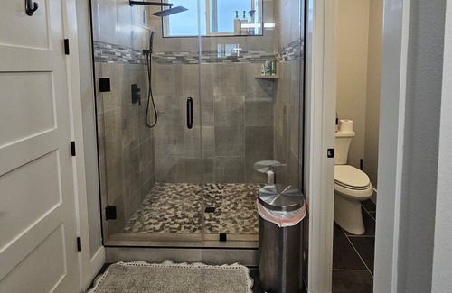 Point Venture Apartment | 3BR/2BA Upper-Level Retreat. Lakeview. Community beach access.