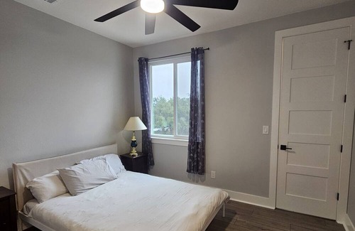 Point Venture Apartment | 3BR/2BA Upper-Level Retreat. Lakeview. Community beach access.