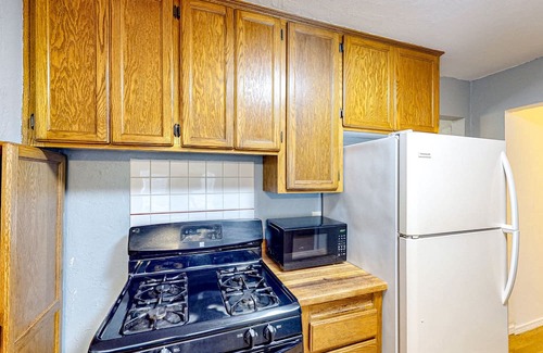 Midwest City House | Dog-friendly home bordered by a park with open layout, W/D, internet, & AC