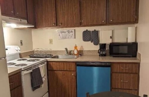 Fairfield Apartment | Studio apartment in a secure executive building near 2 major hospitals and beach