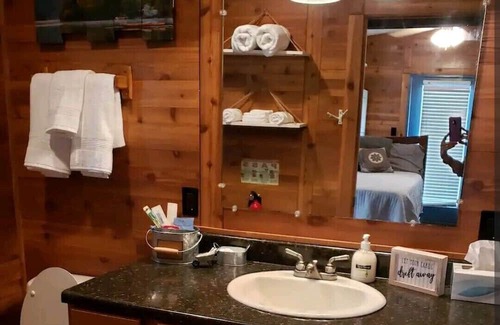 Lufkin Cabin | Cozy Corner Cabin close to hospitals