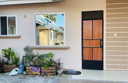 Horley Apartment | 10 minutes to the indian ocean beach! Suitable for longer and short stays
