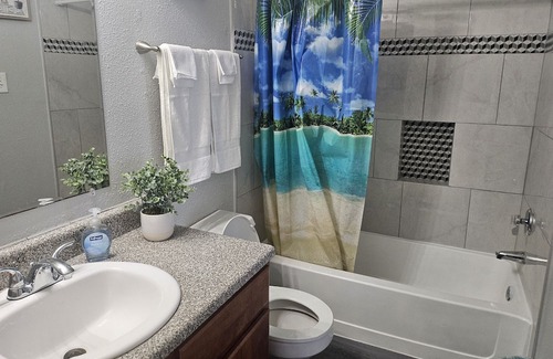 Galveston Condo | Beachy, Island getaway condo!