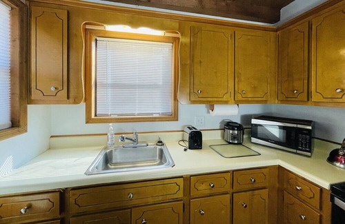 Blairsville Cabin | Charming Cabin, Fireplace, 2 King Beds