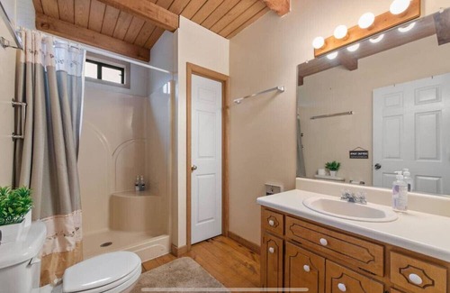 Blairsville Cabin | Charming Cabin, Fireplace, 2 King Beds