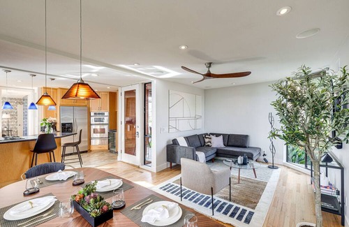 Del Mar Heights Cottage | Stunning Del Mar Home w/Deck: 1 Mi to Beach!