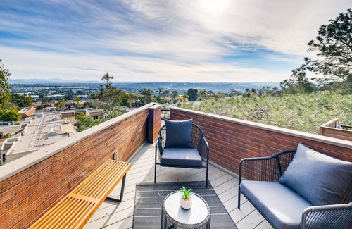 Del Mar Heights Cottage | Stunning Del Mar Home w/Deck: 1 Mi to Beach!