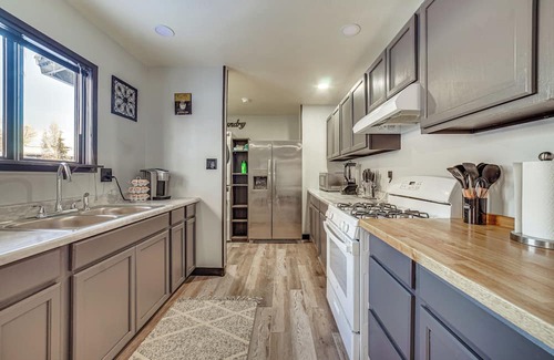 Bayshore - Klatt Apartment | Cozy South Anchorage Apartment Unit!