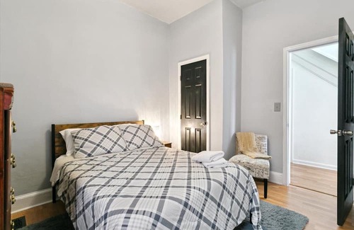 Central Newport News Apartment | This duplex is a 1 bedroom(s), 1 bathrooms, located in Newport News, VA.