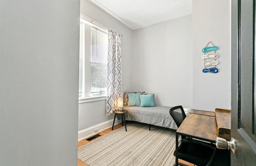 Central Newport News Apartment | This duplex is a 1 bedroom(s), 1 bathrooms, located in Newport News, VA.
